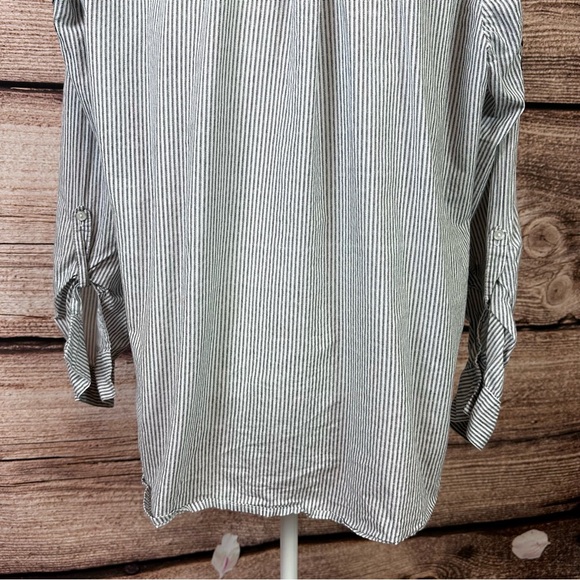 SOLD 🛍️ Westport Women’s Cotton Floral Embroidered Striped Button Down Blouse - Picture 4 of 7